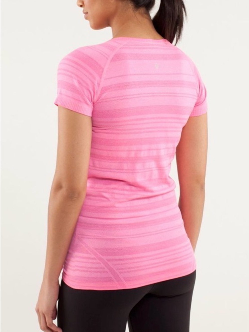 Lululemon Run: Swiftly Tech V Neck Pinkelicious size 4